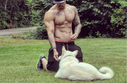 HotDudesWithDogs, de beaux mecs musclés et des chiens